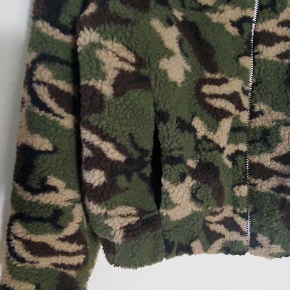 🆕 Green Camo Teddy Bomber Jacket - Picture 7 of 7